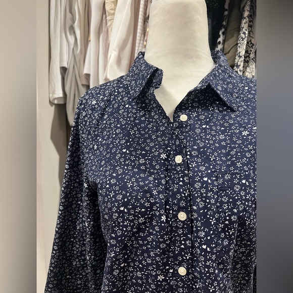 New: Gap Button Down - Picture 2 of 3